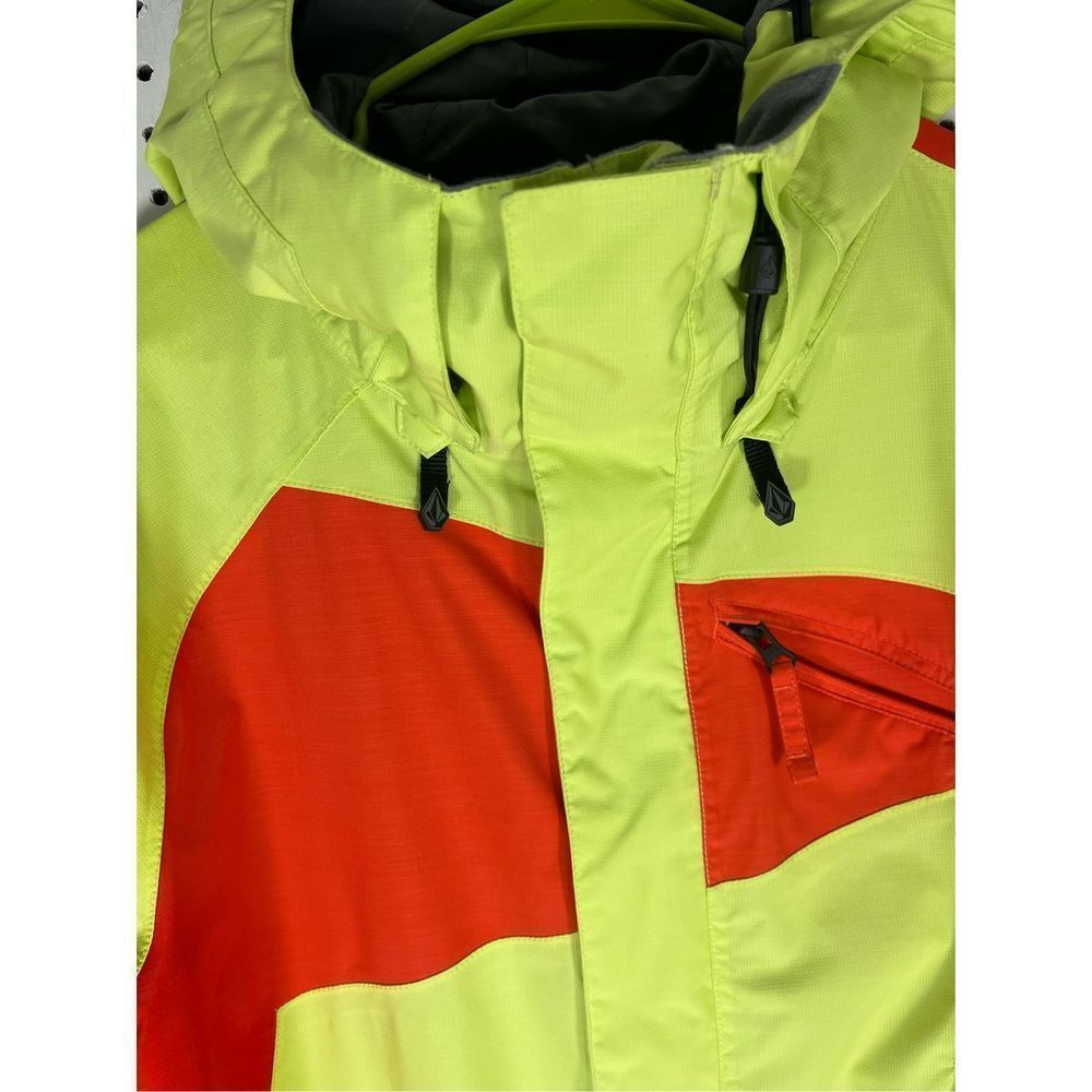 Volcom snowboarding jacket - Picture 6 of 16